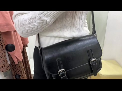 ❤️ 年轻婊子FeralBerry在试衣间用假阳具公开自慰 自制毛片️❤