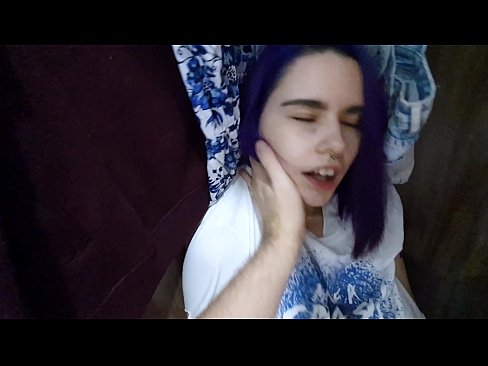 ❤️ 在衣柜里发现我的妹妹并帮助她射精 自制毛片️❤